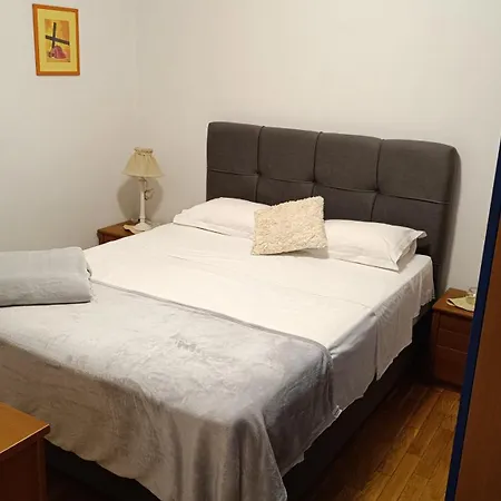 Stone House Apartman *