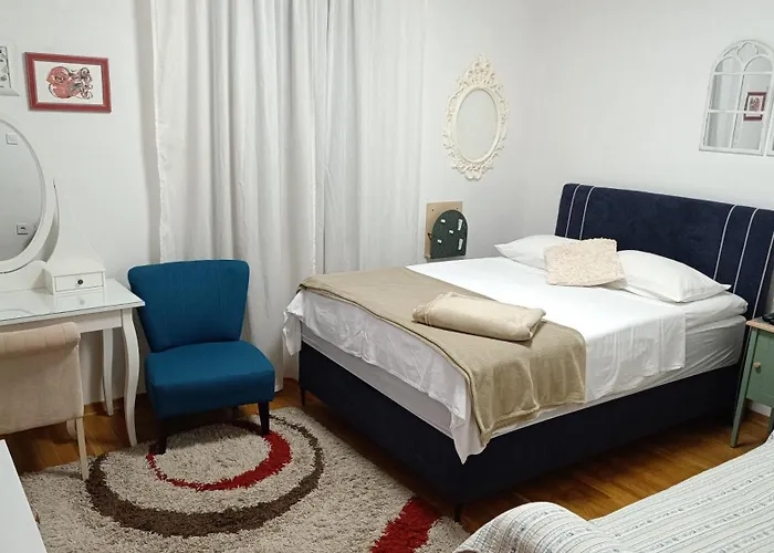 Stone House ספליט